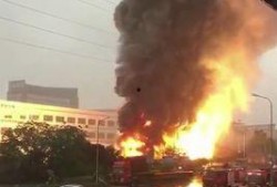 最新重庆火灾新闻爆料,多栋建筑受损，救援行动全力进行中